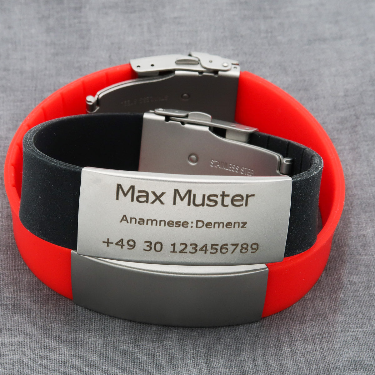 Notfallarmband für Senioren und hilfsbedürftige Personen - moncadeau.de